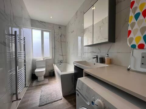 Апартаменты Star London Finchley Road 3-Bed Escape With Garden Экстерьер фото